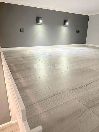 Фасадный дом, реновированный дом, вход с улицы, окна выходят на улицу, Рига - изображение 15