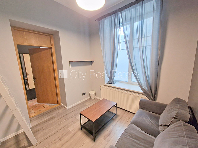 Фасадный дом, реновированный дом, вход с улицы, окна выходят на улицу, Рига - изображение 6