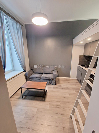 Фасадный дом, реновированный дом, вход с улицы, окна выходят на улицу, Рига - изображение 10