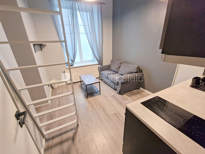 Фасадный дом, реновированный дом, вход с улицы, окна выходят на улицу, Рига - изображение 11