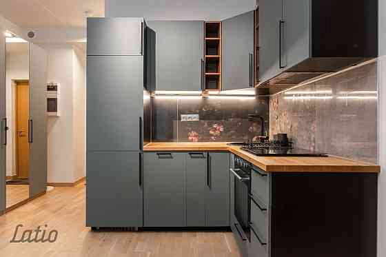 Īrei tiek piedāvāts plašs, mēbelēts 2 istabu dzīvoklis jaunā projektā Miera ielā 103!
Dzīvoklis ir g Рига