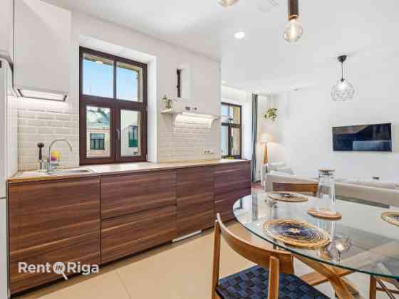Fantastisks 2 istabu dzīvoklis ar kvalitatīvu apdari Rīgas centrā, klusuma un miera cienītājiem.  Dz Рига