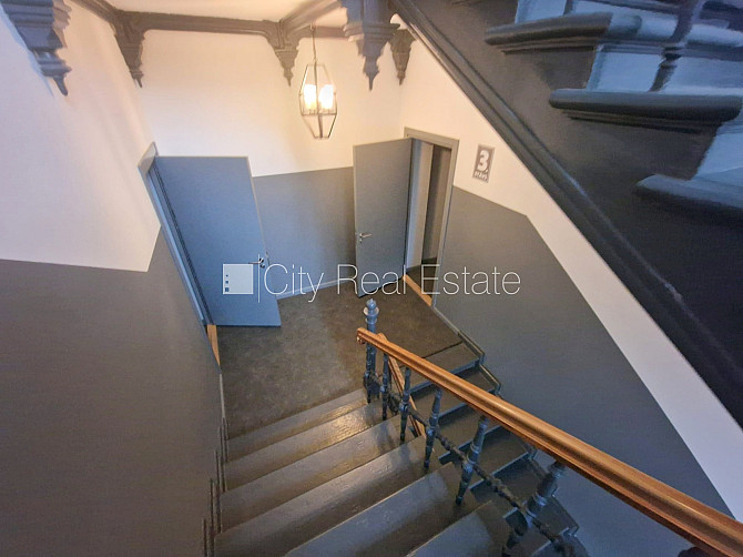 Fasādes māja, renovēta māja, slēgts pagalms, ieeja no ielas, kāpņu telpa pēc kapitālā Rīga - foto 13