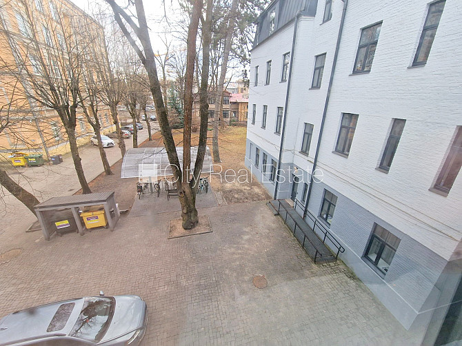 Fasādes māja, renovēta māja, slēgts pagalms, ieeja no ielas, kāpņu telpa pēc kapitālā Rīga - foto 12