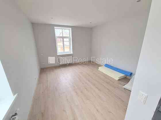 Земля в собственности, фасадный дом, реновированный дом, закрытый двор, вход со Рига