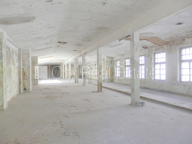 Фасадный дом, закрытый двор, места для нескольких машин, охраняемая территория, Рига - изображение 1