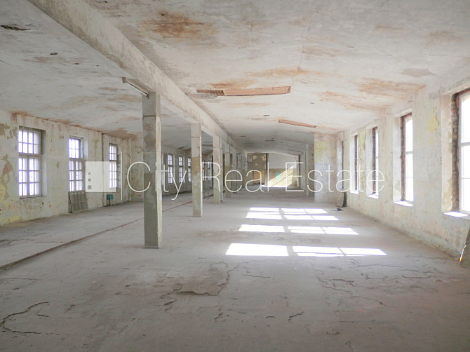 Фасадный дом, закрытый двор, места для нескольких машин, охраняемая территория, Рига - изображение 13