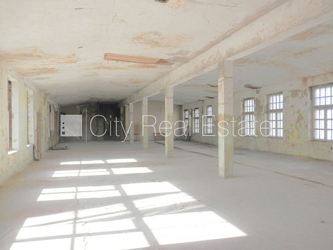 Фасадный дом, закрытый двор, места для нескольких машин, охраняемая территория, Рига - изображение 9