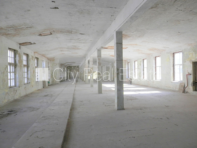 Фасадный дом, закрытый двор, места для нескольких машин, охраняемая территория, Рига - изображение 2