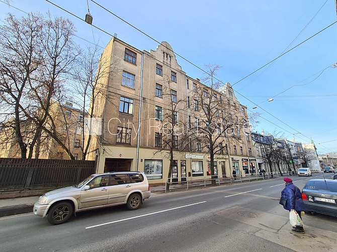 Pagalma ēka, slēgts pagalms, ieeja no pagalma, logi vērsti uz pagalma pusi, viena istaba Rīga - foto 17