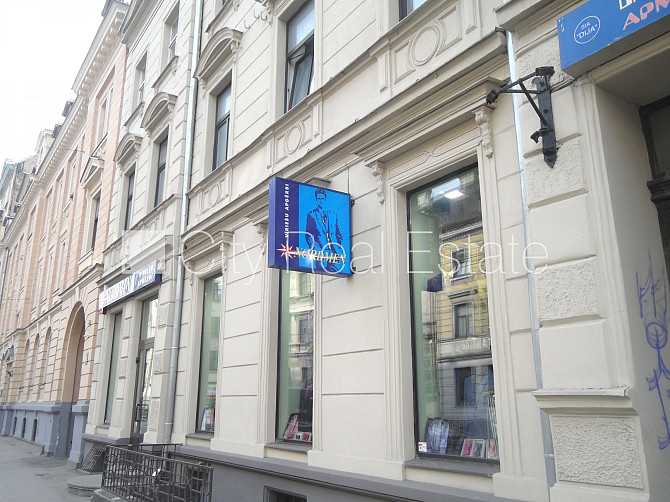 Фасадный дом, закрытый двор, место для машины, вход со двора, лестничная клетка Рига - изображение 20