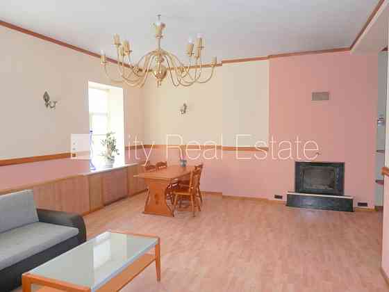 Фасадный дом, закрытый двор, бесплатная стоянка во дворе, вход со двора, Рижский район