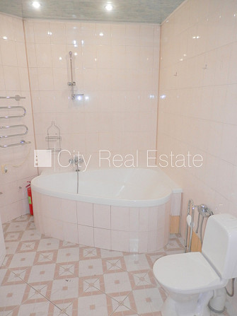 Фасадный дом, закрытый двор, бесплатная стоянка во дворе, вход со двора, Рижский район - изображение 19