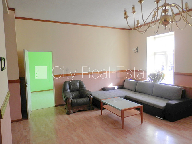 Фасадный дом, закрытый двор, бесплатная стоянка во дворе, вход со двора, Рижский район - изображение 7