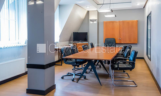 Фасадный дом, закрытый двор, места для нескольких машин, вход с улицы, лифт, Рига - изображение 16