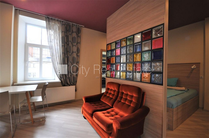 Fasādes māja, renovēta māja, ieeja no ielas, ir lifts, kāpņu telpa pēc kosmētiskā remonta, Rīga - foto 2