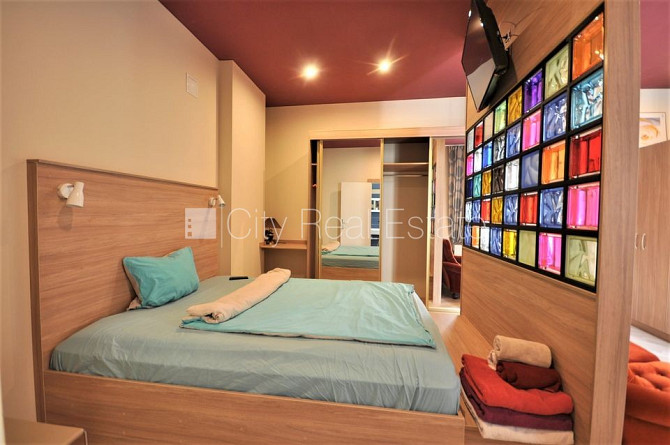 Fasādes māja, renovēta māja, ieeja no ielas, ir lifts, kāpņu telpa pēc kosmētiskā remonta, Rīga - foto 3