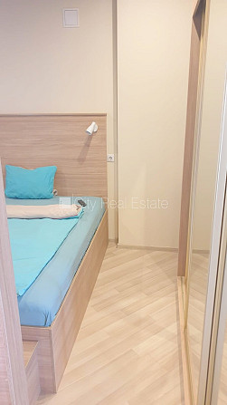 Fasādes māja, renovēta māja, ieeja no ielas, ir lifts, kāpņu telpa pēc kosmētiskā remonta, Rīga - foto 9