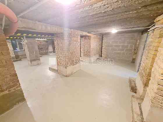 Здание во дворе, реновированный дом, закрытый двор, возможность аренды парковки, Рига