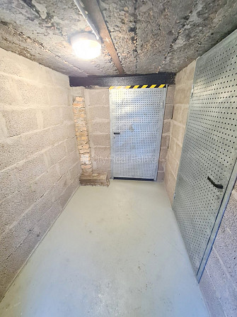 Здание во дворе, реновированный дом, закрытый двор, возможность аренды парковки, Рига - изображение 4