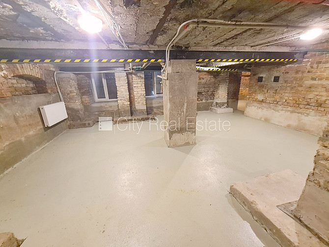 Здание во дворе, реновированный дом, закрытый двор, возможность аренды парковки, Рига - изображение 5