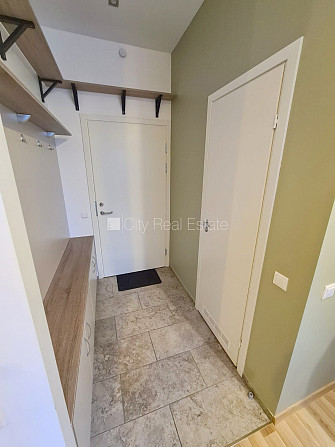 Renovēta māja, labiekārtota apzaļumota teritorija, apsargāta autostāvvieta, studio tipa, Rīga - foto 16