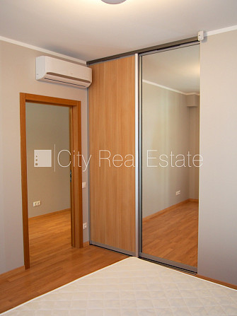 Jaunceltne, fasādes māja, labiekārtota apzaļumota teritorija, bruģēts piebraucamais ceļš, Rīga - foto 6