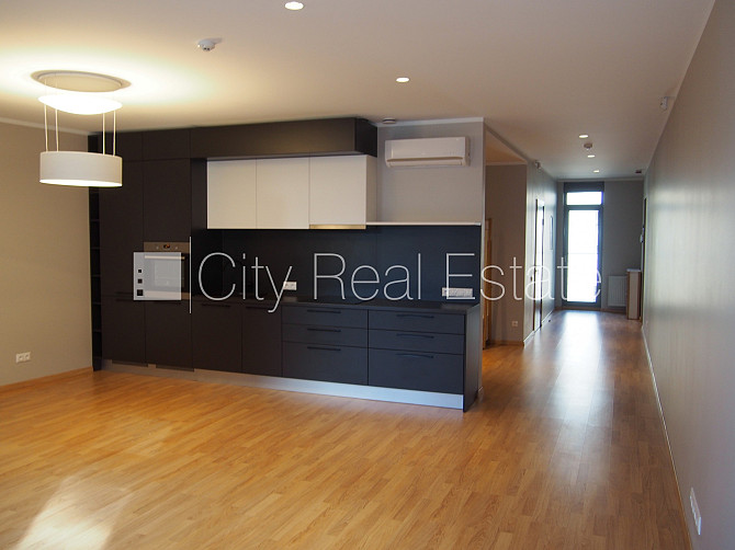 Jaunceltne, fasādes māja, labiekārtota apzaļumota teritorija, bruģēts piebraucamais ceļš, Rīga - foto 11