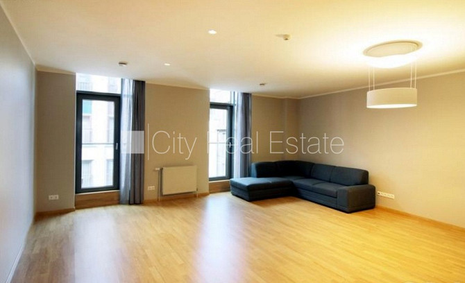 Jaunceltne, fasādes māja, labiekārtota apzaļumota teritorija, bruģēts piebraucamais ceļš, Rīga - foto 1