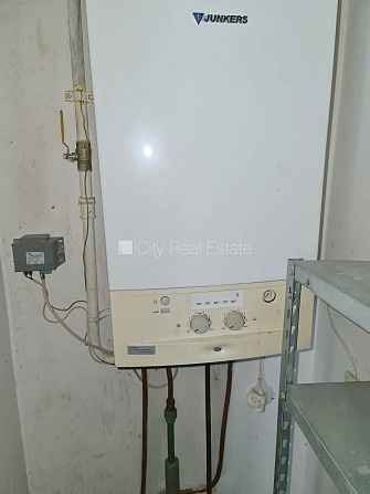 Фасадный дом, вход с улицы, терасса, окна выходят на улицу, в доме подключено 3 Рига - изображение 8