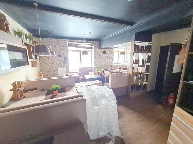 Фасадный дом, вход с улицы, терасса, окна выходят на улицу, в доме подключено 3 Рига - изображение 6