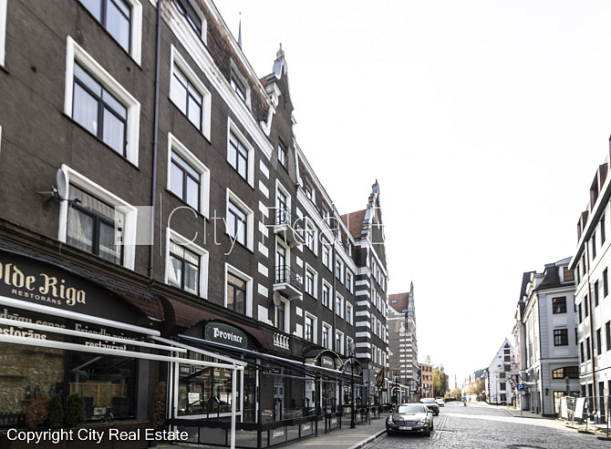 Фасадный дом, вход с улицы, терасса, окна выходят на улицу, в доме подключено 3 Рига - изображение 20