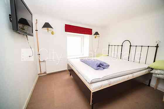 Здание во дворе, реновированный дом, вход со двора, сауна, окна выходят во двор, Rīga