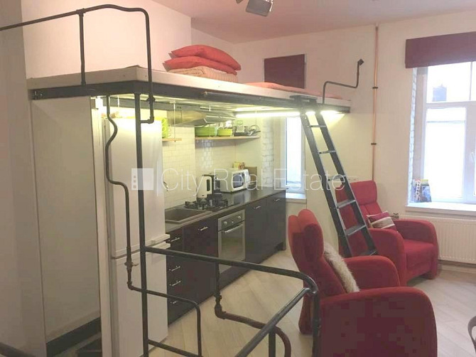 Pagalma ēka, renovēta māja, ieeja no pagalma, sauna, logi vērsti uz pagalma pusi, guļamistabu Rīga - foto 2