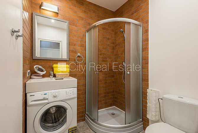 Renovēta māja, labiekārtota apzaļumota teritorija, vieta automašīnai, studio tipa, virtuve Rīga - foto 10