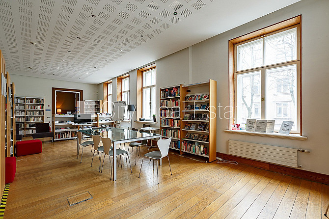 Fasādes māja, renovēta māja, ieeja no ielas, kāpņu telpa pēc kapitālā remonta, logi Rīga - foto 2