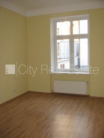 Projekts - Skolas 9, fasādes māja, renovēta māja, ieeja no ielas, kāpņu telpa pēc Rīga - foto 6