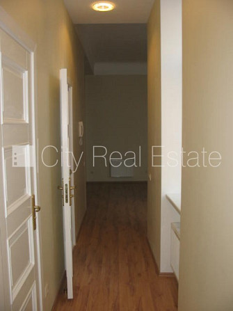 Projekts - Skolas 9, fasādes māja, renovēta māja, ieeja no ielas, kāpņu telpa pēc Rīga - foto 8