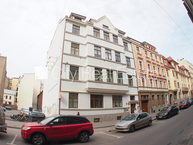 Projekts - Skolas 9, fasādes māja, renovēta māja, ieeja no ielas, kāpņu telpa pēc Rīga - foto 17