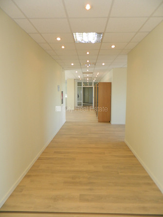 Fasādes māja, labiekārtota apzaļumota teritorija, vieta vairākām automašīnām, ir lifts, Rīga - foto 6