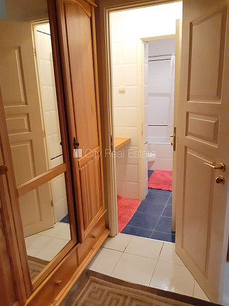 Фасадный дом, благоустроенная озеленённая территория, место для машины, Юрмала - изображение 8