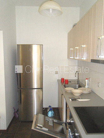 Fasādes māja, renovēta māja, ieeja no ielas un pagalma, kāpņu telpa pēc kosmētiskā Rīga - foto 10