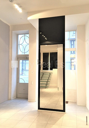 Fasādes māja, apsaimniekošanas maksa mēnesī 100 EUR, ieeja no ielas, logi vērsti uz ielas Rīga - foto 6