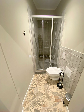 Fasādes māja, renovēta māja, slēgts pagalms, ieeja no ielas, kāpņu telpa pēc kapitālā Rīga - foto 8