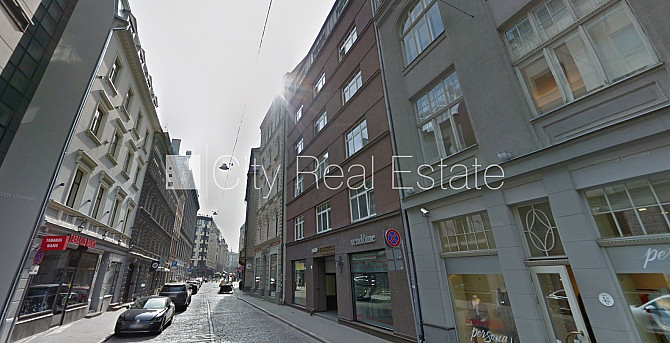 Fasādes māja, renovēta māja, ieeja no ielas, ir lifts, kāpņu telpa pēc kapitālā remonta, Rīga - foto 13