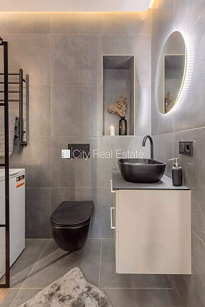 Fasādes māja, renovēta māja, slēgts pagalms, ieeja no ielas un pagalma, kāpņu telpa pēc Rīga - foto 12