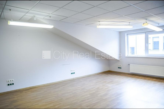 Реновированный дом, плата за обслуживание одного квадратного метра в  месяц 2,2 EUR, Рига - изображение 2