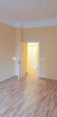 Фасадный дом, реновированный дом, вход с улицы, лифт, лестничная клетка после Рига - изображение 7