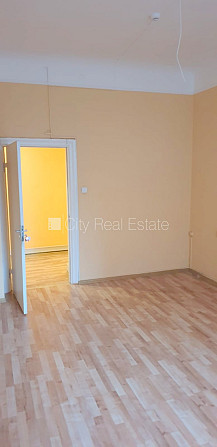 Фасадный дом, реновированный дом, вход с улицы, лифт, лестничная клетка после Рига - изображение 6