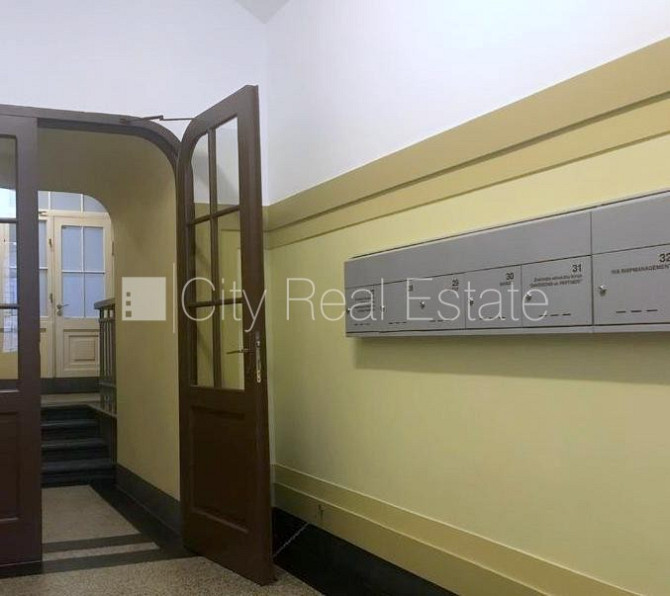 Дом во дворе, реновированный дом, благоустроенный озеленённый двор, въездные Рига - изображение 14